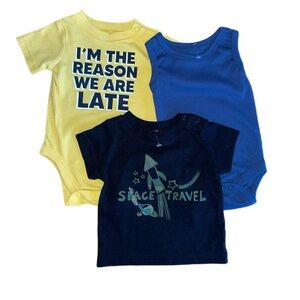 ⭐️ 0-3 Month Baby Boys T-Shirt & Onesie Bundle⭐️